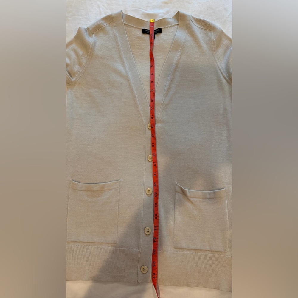 Banana Republic Cardigan in 100% Merino Wool - Picture 7 of 8
